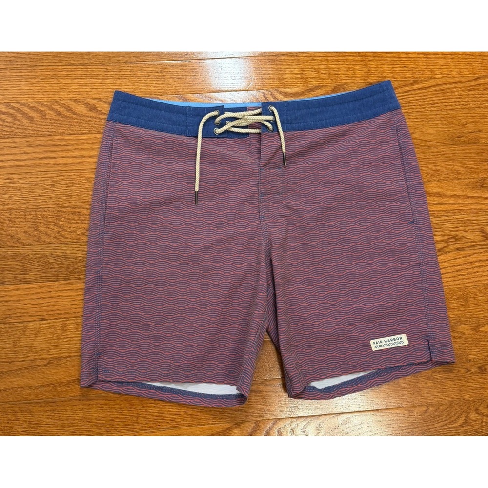 Fair Harbor Swim Trunks Board Shorts Men 33 Blue Red Wave Print 8" Surf Beach